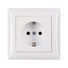Розетка с/з белая Luxel 3004